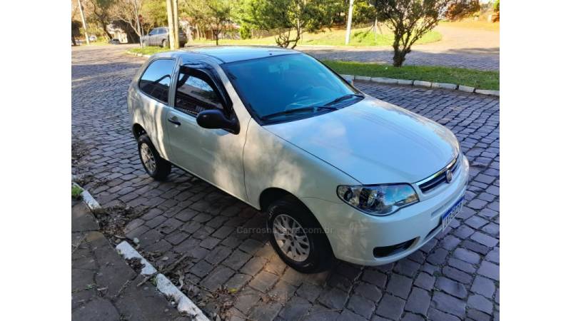 FIAT - PALIO - 2015/2016 - Branca - R$ 28.500,00