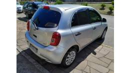 NISSAN - MARCH - 2014/2015 - Prata - R$ 36.900,00