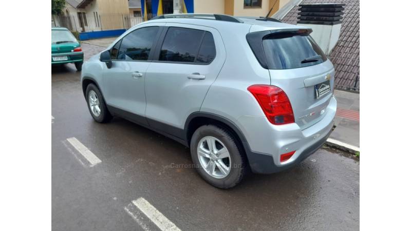 CHEVROLET - TRACKER - 2018/2018 - Prata - R$ 80.000,00