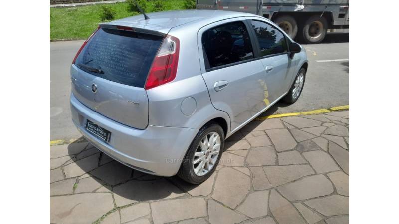 FIAT - PUNTO - 2010/2011 - Prata - R$ 34.990,00