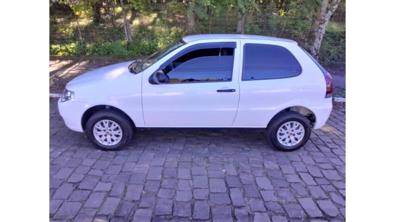 FIAT - PALIO - 2015/2016 - Branca - R$ 28.500,00