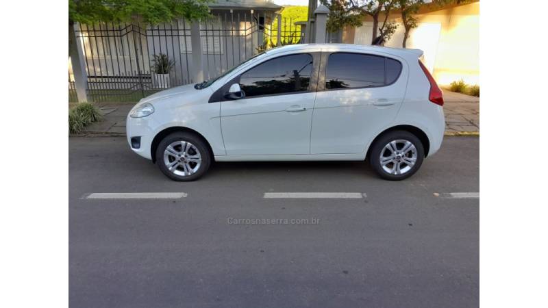 FIAT - PALIO - 2012/2013 - Branca - R$ 40.000,00