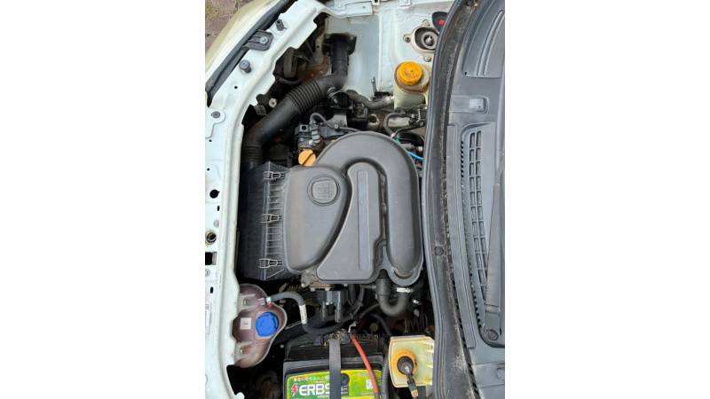 FIAT - UNO - 2013/2014 - Branca - R$ 31.000,00