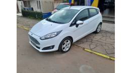 FORD - FIESTA - 2015/2016 - Branca - R$ 48.900,00