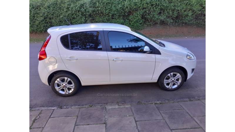 FIAT - PALIO - 2012/2013 - Branca - R$ 40.000,00