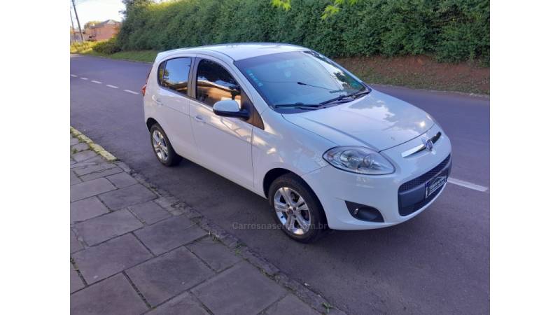 FIAT - PALIO - 2012/2013 - Branca - R$ 40.000,00
