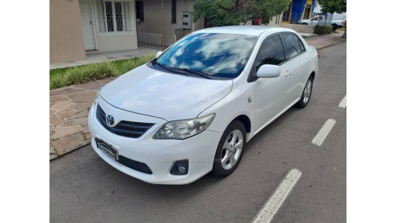 TOYOTA - COROLLA - 2012/2013 - Branca - R$ 66.000,00