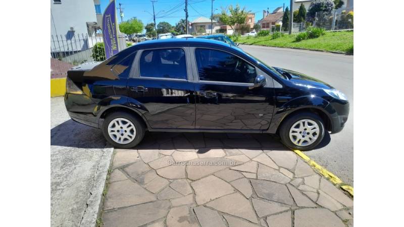 FORD - FIESTA - 2013/2014 - Preta - R$ 37.500,00