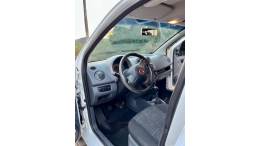 FIAT - UNO - 2013/2014 - Branca - R$ 31.000,00