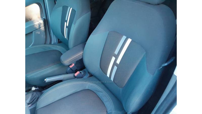 FIAT - PALIO - 2012/2013 - Branca - R$ 40.000,00