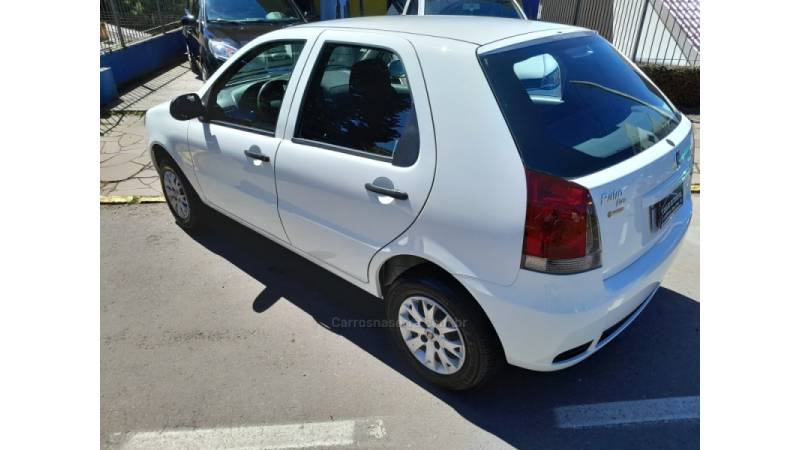 FIAT - PALIO - 2015/2016 - Branca - R$ 33.500,00