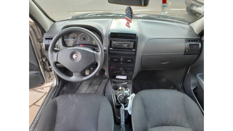 FIAT - STRADA - 2011/2012 - Bege - R$ 51.900,00