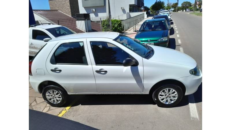 FIAT - PALIO - 2015/2016 - Branca - R$ 33.500,00