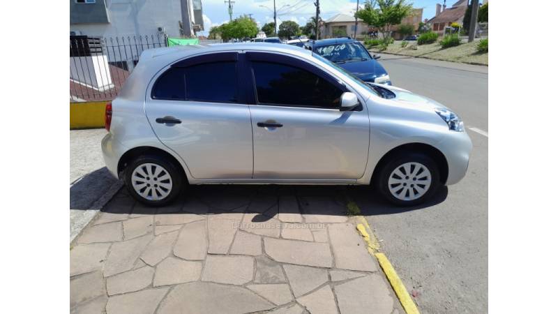 NISSAN - MARCH - 2014/2015 - Prata - R$ 36.900,00