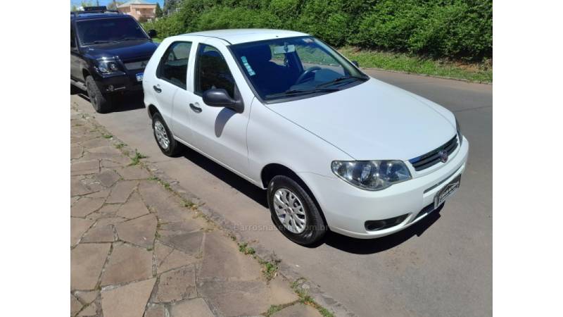 FIAT - PALIO - 2015/2016 - Branca - R$ 33.500,00