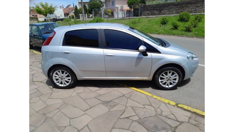 FIAT - PUNTO - 2010/2011 - Prata - R$ 34.990,00