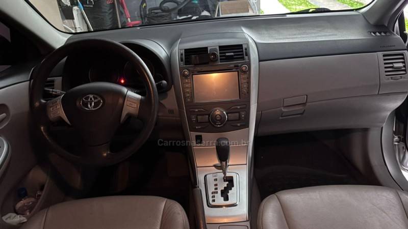 TOYOTA - COROLLA - 2012/2012 - Prata - R$ 67.900,00