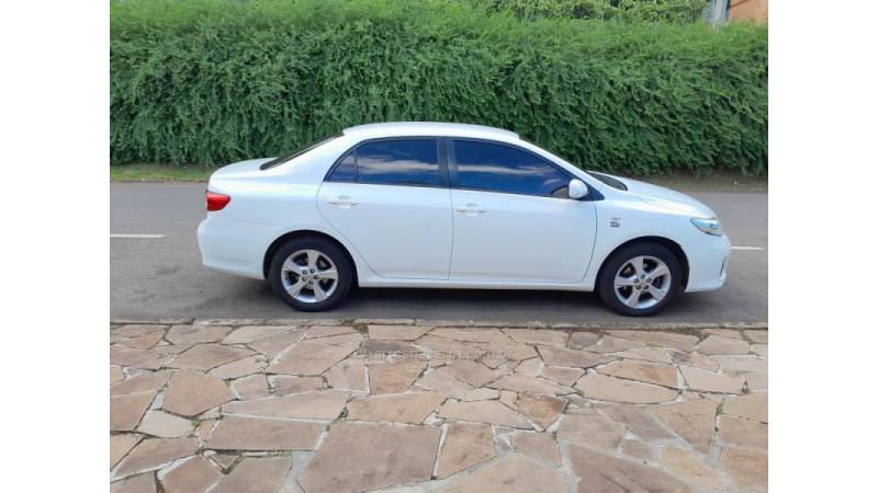 TOYOTA - COROLLA - 2012/2013 - Branca - R$ 66.000,00