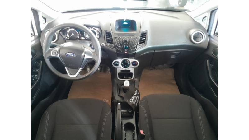 FORD - FIESTA - 2015/2016 - Branca - R$ 48.900,00