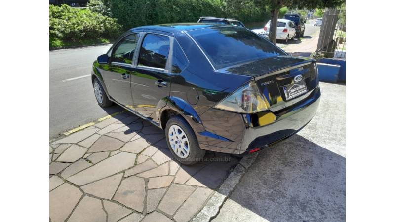 FORD - FIESTA - 2013/2014 - Preta - R$ 37.500,00