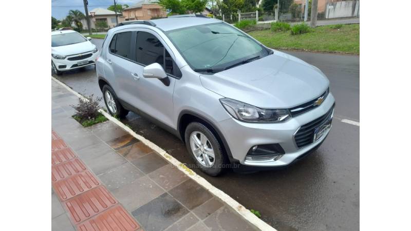 CHEVROLET - TRACKER - 2018/2018 - Prata - R$ 80.000,00