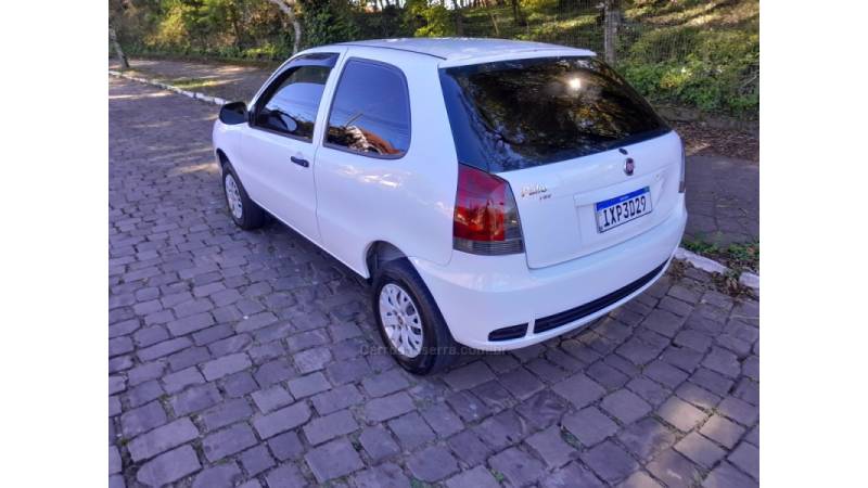 FIAT - PALIO - 2015/2016 - Branca - R$ 28.500,00
