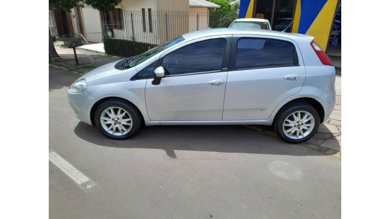 FIAT - PUNTO - 2010/2011 - Prata - R$ 34.990,00