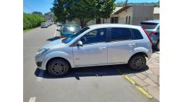 FORD - FIESTA - 2010/2011 - Prata - R$ 31.500,00