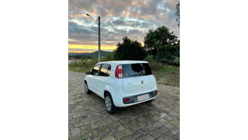 FIAT - UNO - 2013/2014 - Branca - R$ 31.000,00