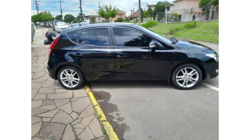 HYUNDAI - I30 - 2011/2012 - Preta - R$ 48.000,00
