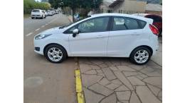 FORD - FIESTA - 2015/2016 - Branca - R$ 48.900,00