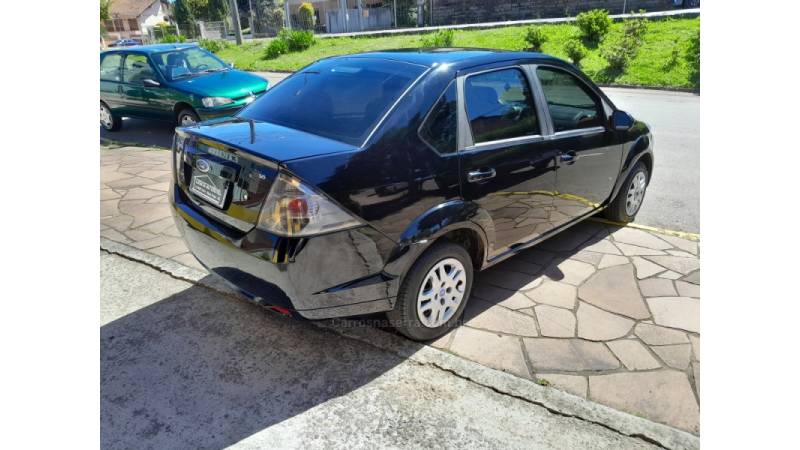 FORD - FIESTA - 2013/2014 - Preta - R$ 37.500,00