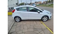 FORD - FIESTA - 2015/2016 - Branca - R$ 48.900,00