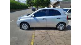 NISSAN - MARCH - 2014/2015 - Prata - R$ 36.900,00