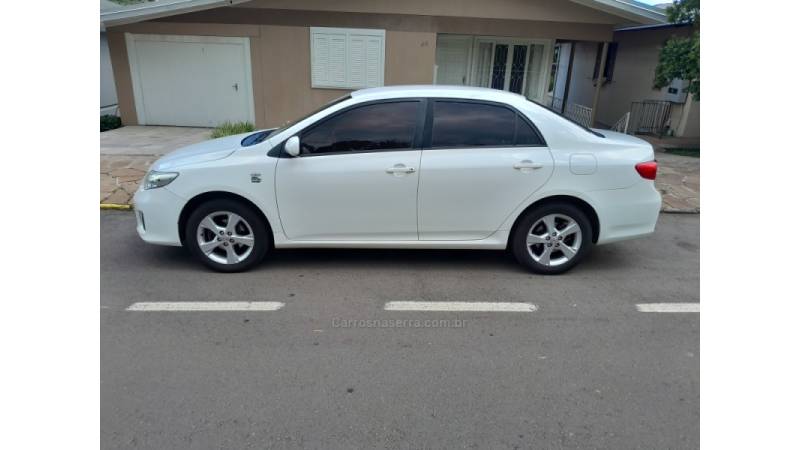 TOYOTA - COROLLA - 2012/2013 - Branca - R$ 66.000,00