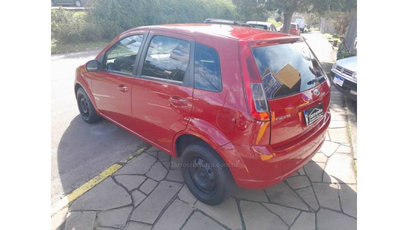 FORD - FIESTA - 2010/2011 - Vermelha - R$ 28.900,00