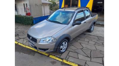 FIAT - STRADA - 2011/2012 - Bege - R$ 51.900,00