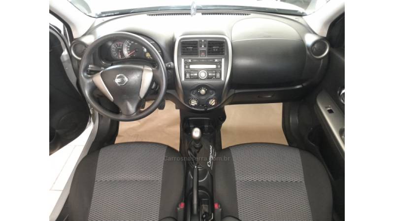 NISSAN - MARCH - 2014/2015 - Prata - R$ 36.900,00