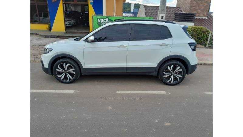 VOLKSWAGEN - T-CROSS - 2022/2023 - Branca - R$ 101.900,00