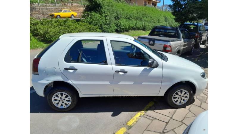 FIAT - PALIO - 2015/2016 - Branca - R$ 33.500,00